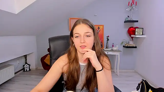 AnneWilsonn online show from March 25, 12:30 pm