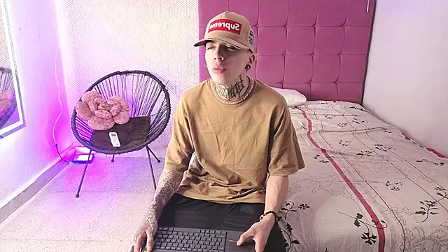 lily and wan online show from November 2, 10:07 am