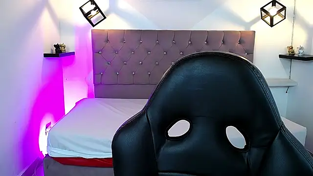  Pamelamilf online show from October 22, 1:05 pm