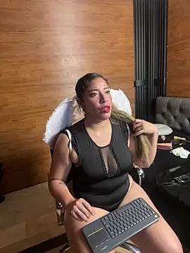 Yvonny27 online show from February 24, 1:43 pm