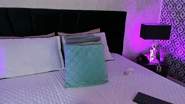 mariianna lopez  online show from November 13, 7:35 pm