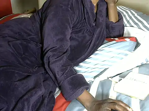 AfroGodesss124 online show from November 3, 2:32 pm