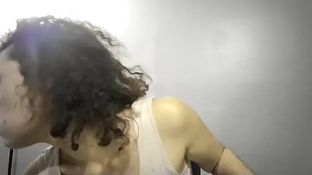 ali18of1 online show from April 26, 5:05 am