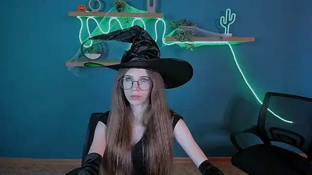 lulu fly  online show from October 31, 11:14 am