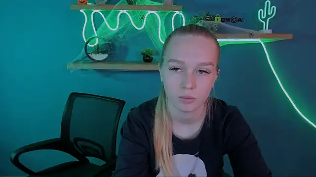 lulu fly  online show from October 30, 11:11 am