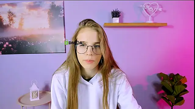 lulu fly  online show from November 3, 7:40 pm