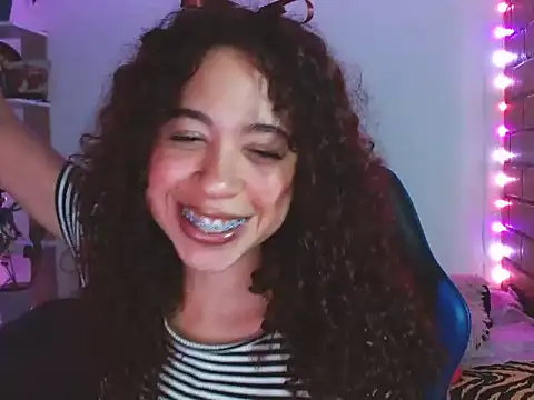 Medussa3033 online show from April 20, 5:21 am