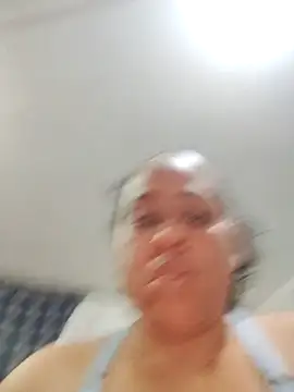 Karenmtroconiz online show from December 14, 7:30 pm