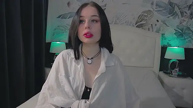 AliceLune online show from February 28, 1:21 pm