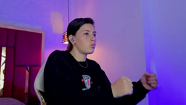 moon winy online show from March 8, 6:56 pm