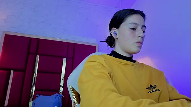 moon winy online show from March 31, 11:21 am