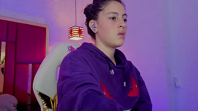 moon winy online show from April 15, 11:33 am