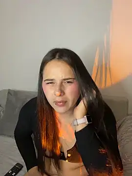 violetjack online show from April 9, 8:20 am