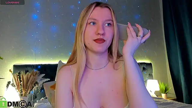 LinaRayy online show from November 29, 10:30 am