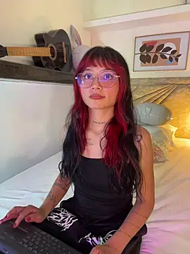 Emma duff online show from April 3, 7:56 pm