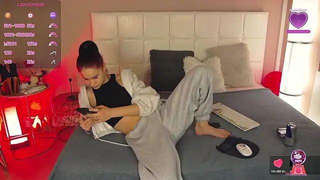 IzieCarter online show from February 19, 6:24 am