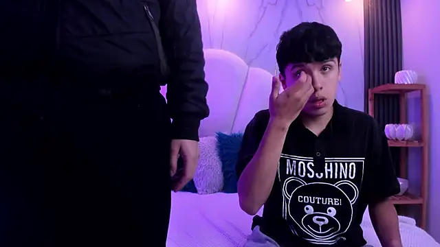 hoot booys  online show from January 9, 3:33 am