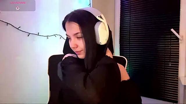 HanaMantanaDell online show from March 5, 5:09 pm