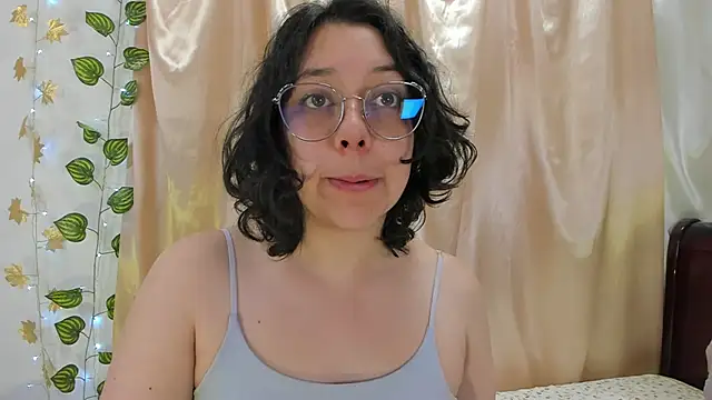 Milie yue online show from December 15, 2:00 pm