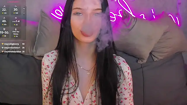 Eva Mayers online show from November 12, 1:25 am