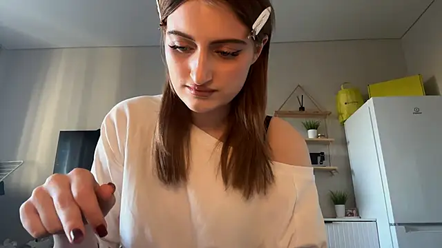 JessMour online show from October 22, 9:47 am