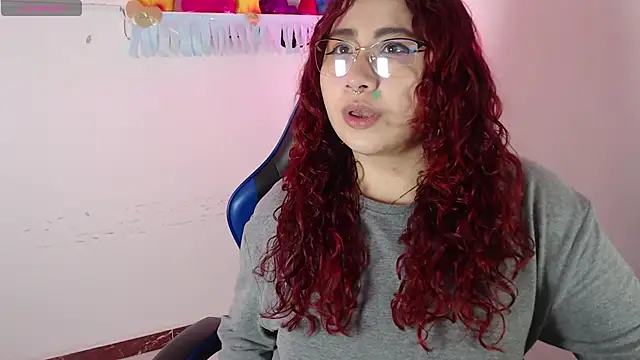 littlee red online show from December 14, 8:36 pm