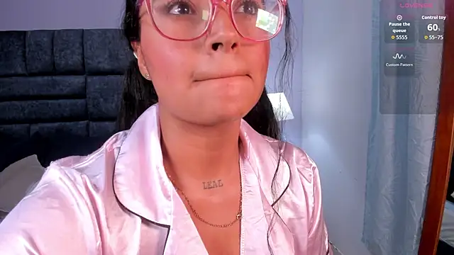 zafiroknox online show from October 31, 4:14 am