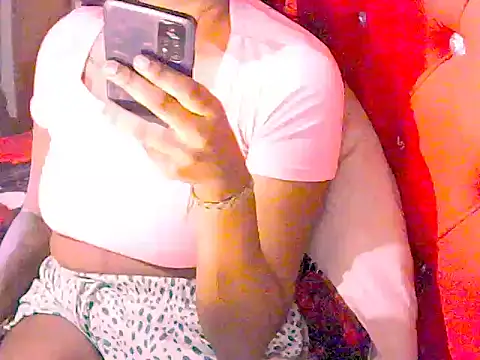 Snapshot of Indianqueen5 chatting on October 26, 6:14 pm Indianqueen5 online show from October 26, 6:14 pm