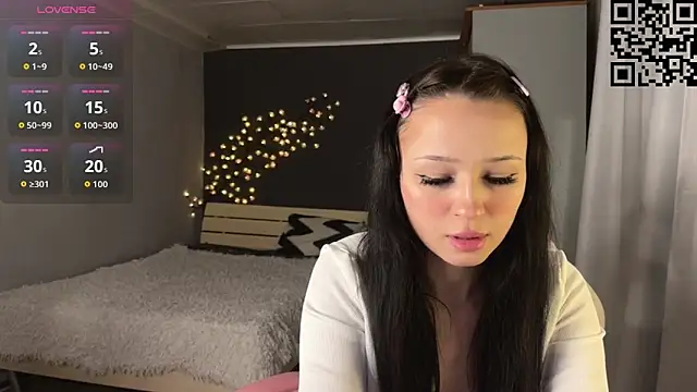 ella simons online show from May 13, 10:15 pm