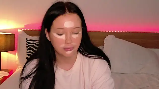 Felicia Herceg online show from November 8, 11:21 pm