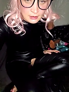 LunaXshade online show from October 29, 8:00 pm