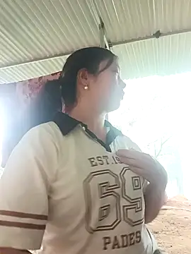 lisa-bae00 online show from April 20, 12:35 am