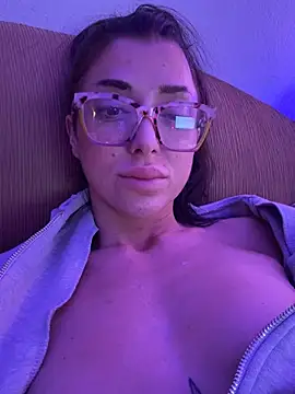 babygirlxchlo online show from August 4, 2:01 pm