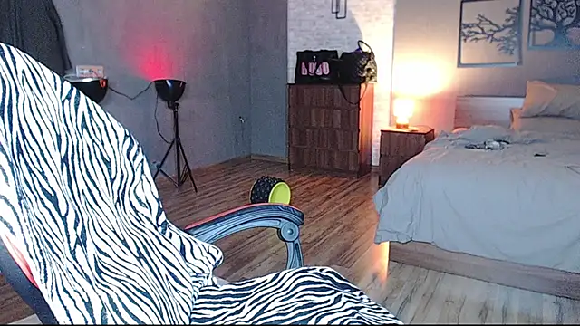 AuroraKeepFuck online show from November 16, 8:31 pm