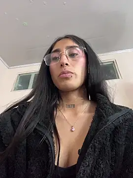 Violeet-Smith online show from December 4, 11:49 pm