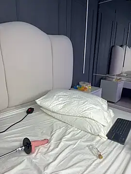 Ivanna Moretti online show from November 6, 1:17 pm