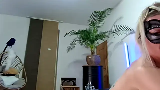 couple mistery online show from April 18, 7:07 pm