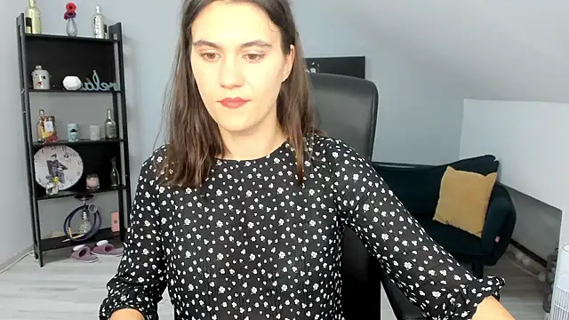 IzzyMonro online show from October 22, 8:36 pm