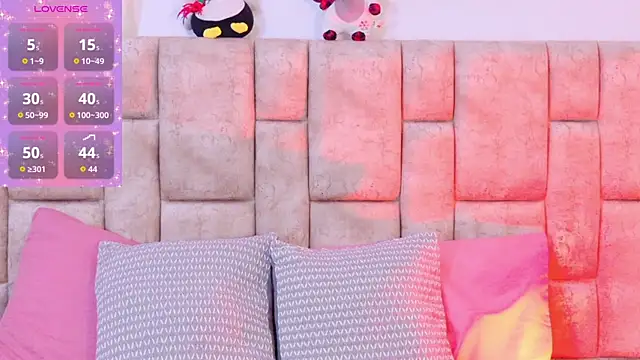 Karina Wong online show from December 4, 7:58 pm