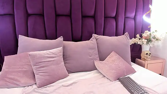 mirandaduboiss online show from February 26, 5:45 pm