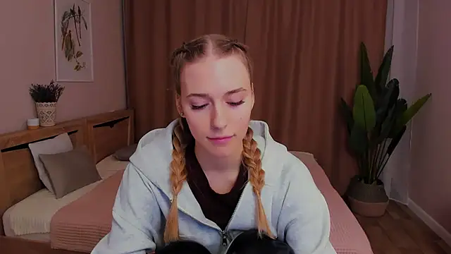 sassy cutie online show from February 14, 7:49 pm