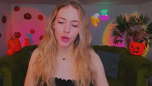 sassy cutie online show from November 3, 1:37 pm