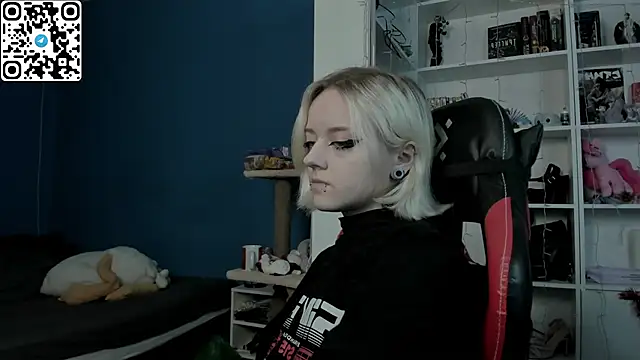 Holy Mistress S online show from December 19, 10:07 am