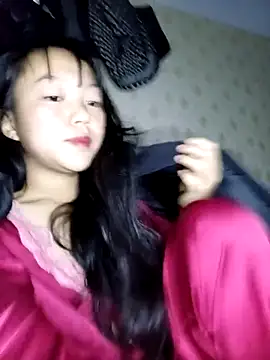 Quynhsumon online show from February 10, 2:42 pm