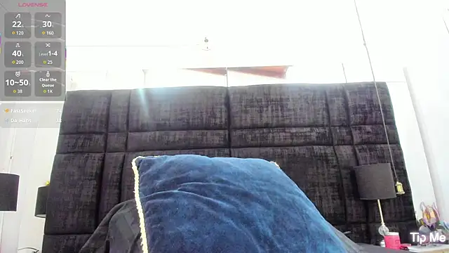 EmmadaSilva online show from April 6, 7:26 pm