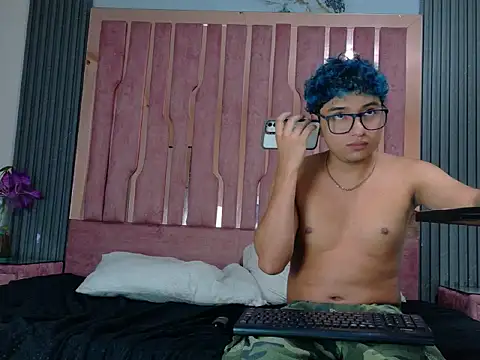 LiamANDJordan online show from October 29, 12:37 am