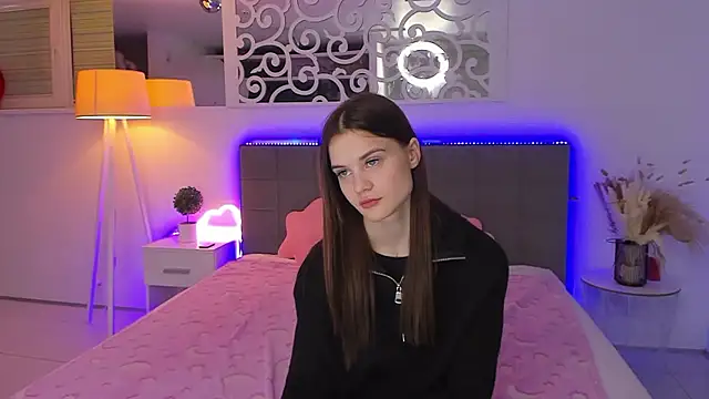 LuisaClover online show from January 7, 5:49 pm