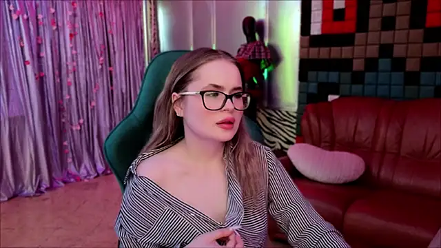 Jessi wxw online show from April 14, 11:32 am