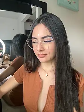 IslaCole online show from November 4, 9:53 pm