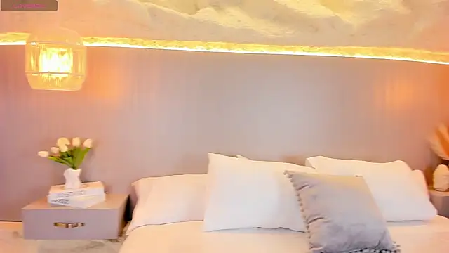 AmyColman  online show from March 24, 11:59 am